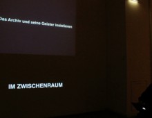 IM ZWISCHENRAUM – Das Archiv und seine Geister insistieren